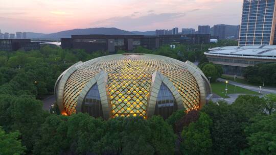 武汉新能源研究院大楼，平视环绕镜头