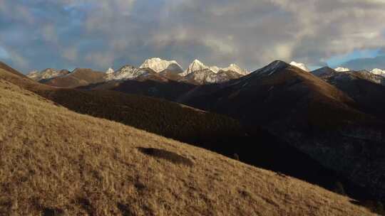 川西雪山航拍视频素材模板下载