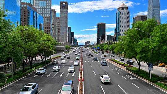 北京蓝天白云三环路道路车流川流不息