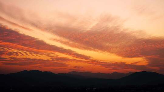 黄昏晚霞延时日落夕阳傍晚天空唯美火烧云