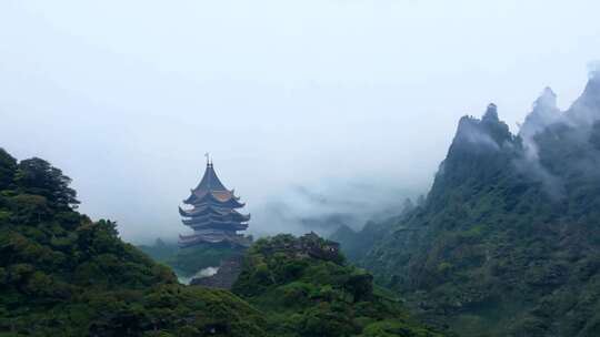 云雾中的山林古塔远景