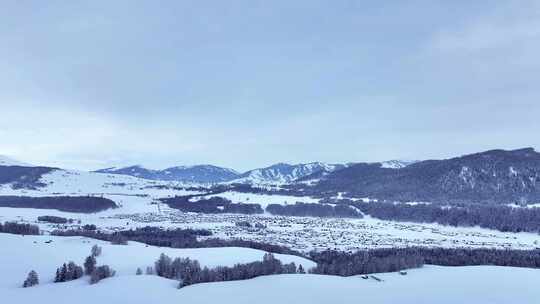 航拍新疆雪山风光