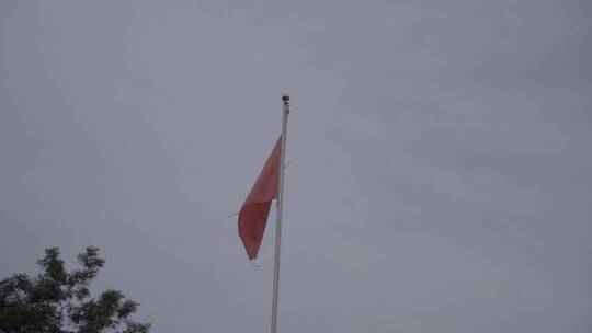 广东农村旗杆国旗
