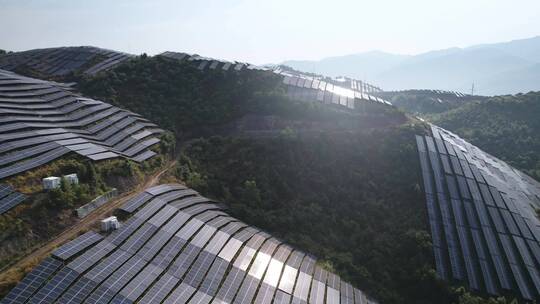 青山上新能源太阳能光伏发电站航拍