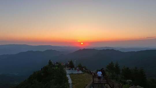 航拍山顶日出