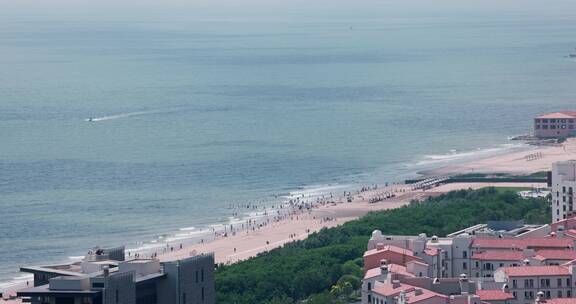 8k空中实拍夏日阿那亚海滩