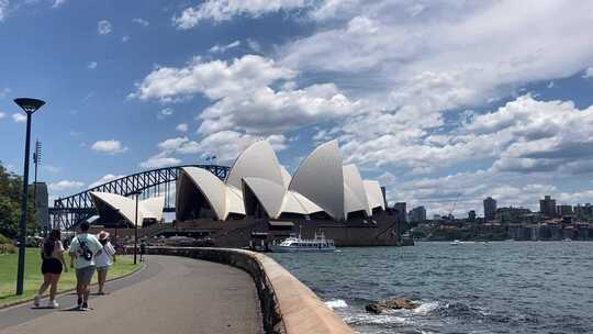 悉尼歌剧院，海港大桥