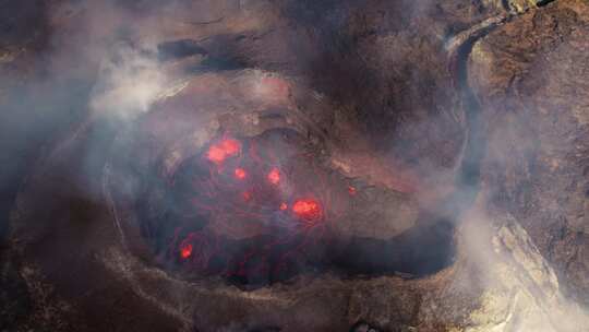 火山爆发岩浆流动