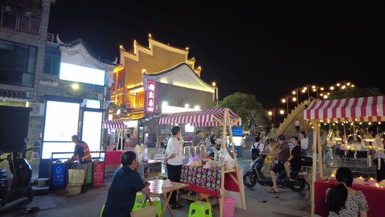 郴州裕后街桥头游客摊位观景人群灯光夜景视频素材模板下载