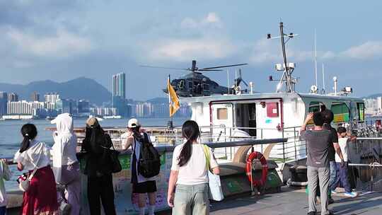 直升机在香港金紫荆广场起飞降落