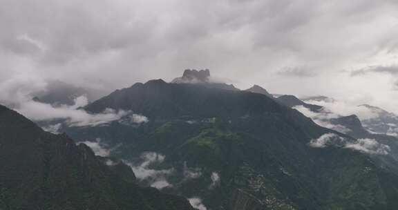 怒江峡谷高黎贡山航拍