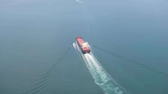 4K航拍港口远洋货轮集装箱货轮远航视频