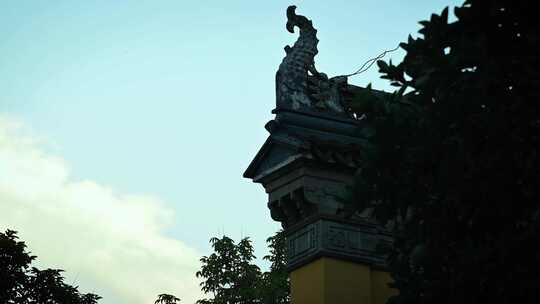 天空下的古建筑墙角飞檐苏州重元寺