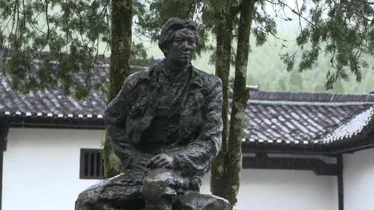 井冈山雨中毛泽东雕塑