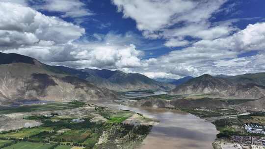 西藏山南雅鲁藏布大峡谷风光