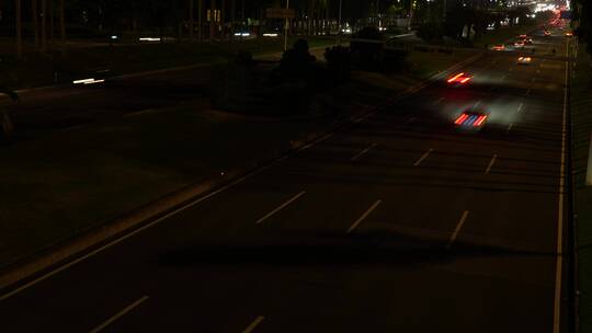 夜晚城市道路车轨车流