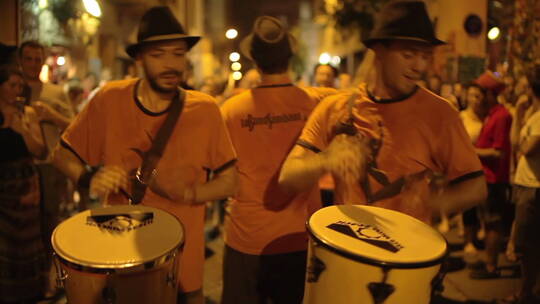 巴西乐队在街头表演