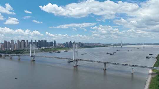 武汉长江二桥和二七长江大桥多云天空延时视频素材模板下载