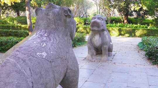 南京明孝陵景区石象獬豸雕塑