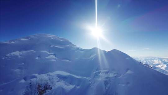 雪景雪山高原航拍FPV阳光照射雪山