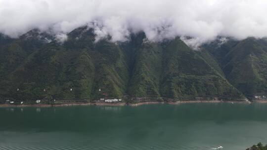 航拍高峡平湖