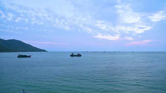 中国海南三亚陵水摆渡渔船视频素材模板下载
