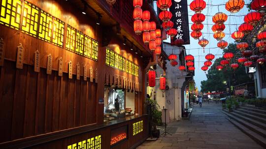 绍兴仓桥直街古街道夜景