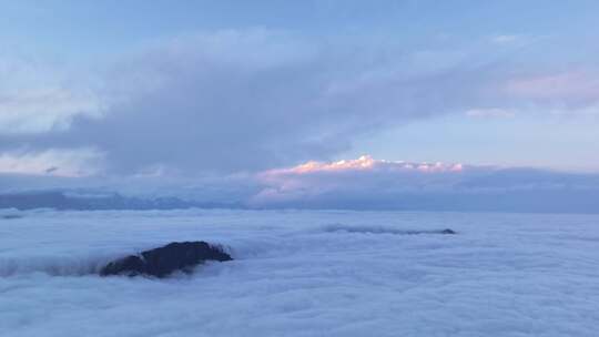 航拍西藏牛背山云海大山晚霞云星空日出自然