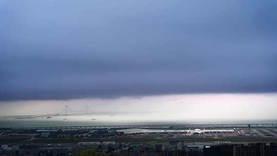 雷暴和乌云下深圳机场航站楼全景8k延时