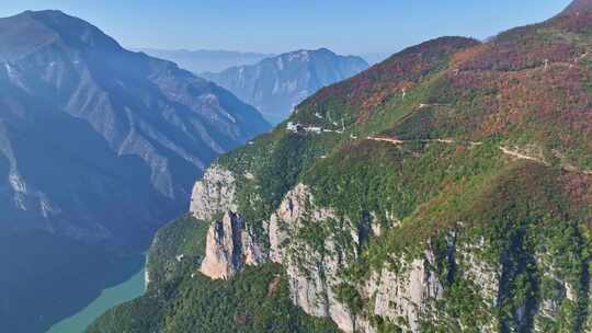 大气航拍巫峡红叶