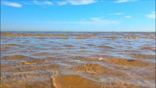 蓝天白云下波光粼粼的海面 4K