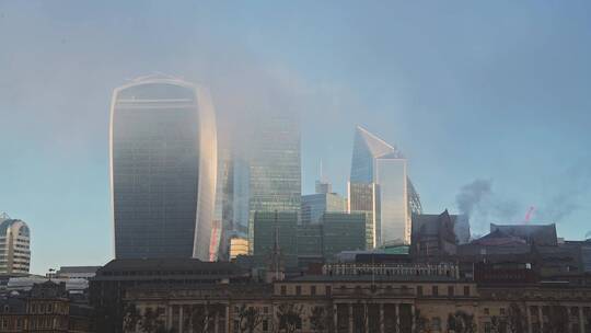 城市高楼大厦的雾霾视频素材模板下载