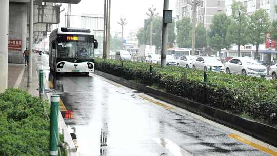 城市交通公交车行驶