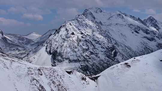 川西雅拉雪山航拍