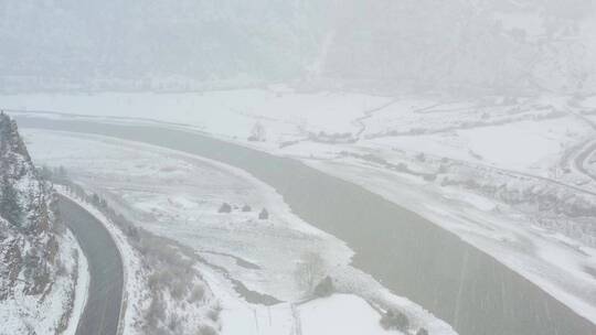 航拍冬天川藏线雪景