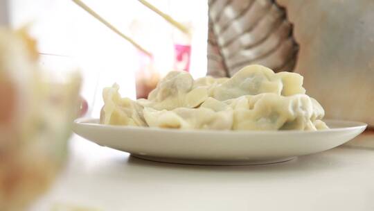 女孩吃饭用餐视频素材模板下载