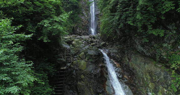 四川彭州蟠龙谷瀑布航拍风景