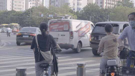 街头   车流 人流  十字路口   城市街头