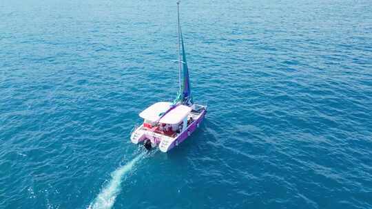 海南三亚高视角航拍蔚蓝色大海与行驶的帆船