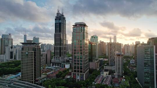 上海繁荣商业圈上海中环广场与K11购物中心