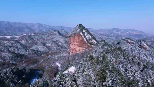 雪景天水麦积山石窟