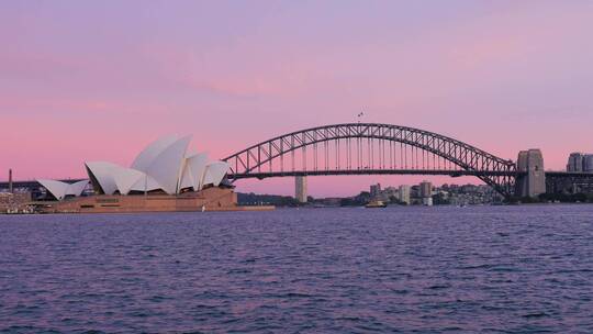 粉色天空下悉尼歌剧院和桥梁视频素材模板下载