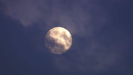 乌云月亮月黑风高乌云遮住月亮