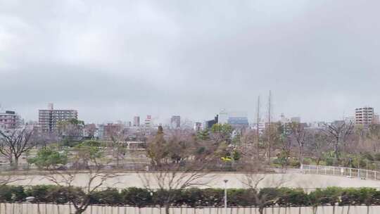 日本列车窗外沿途城市风景