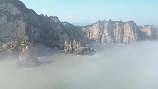 海边嶙峋礁石自然风光