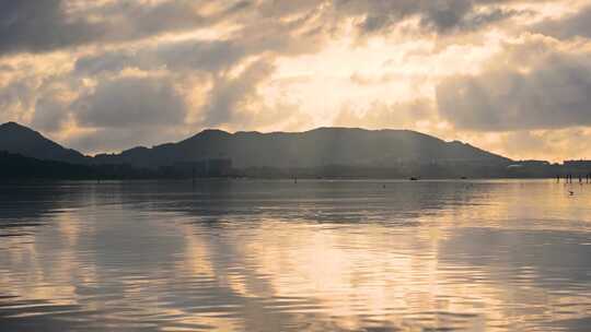 海南陵水早晨海上