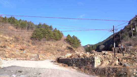 山间乡村道路自然风光