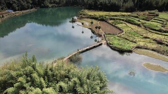 信宜钱排锅厂坪航拍，高山湖泊