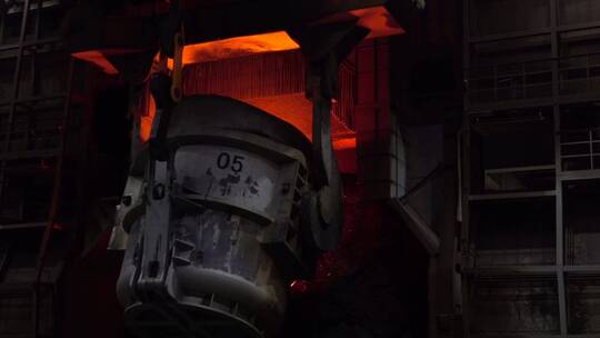 钢铁企业钢厂高炉炼钢倒钢水工业生产