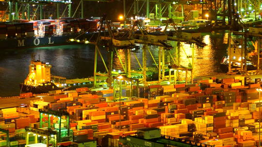 集装箱货物航运港口的夜晚延时